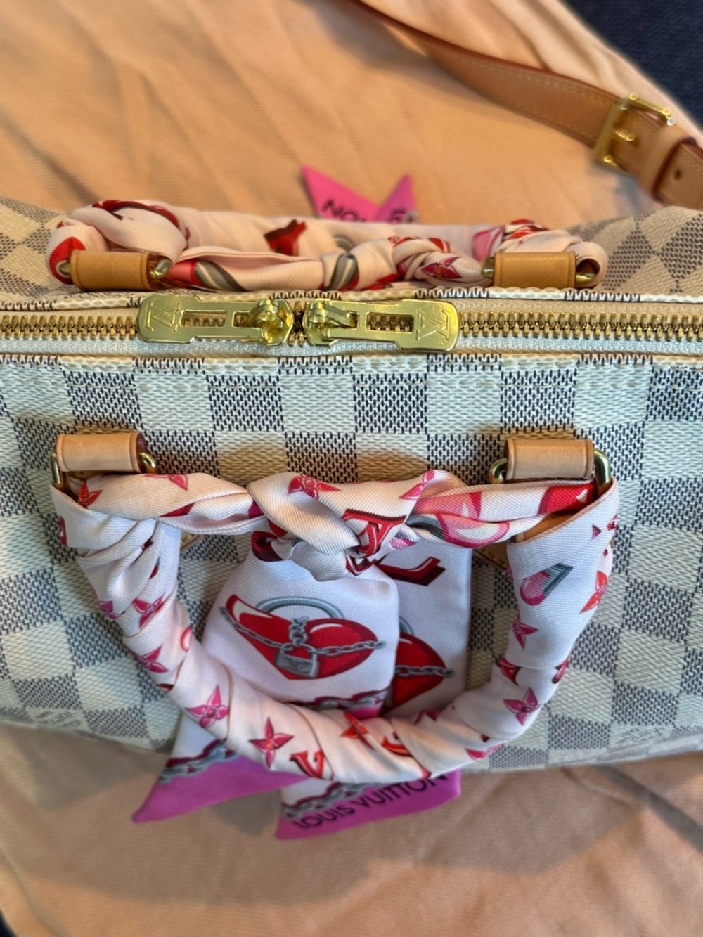 Louis Vuitton Damier Azur Bandoulier Speedy 25, with 2 LV Badeaus - Picture 7 of 17